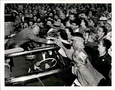 LG72 1952 Original Frank Jurkoski Photo IKE STORMS ADLAI'S STRONGHOLD Eisenhower picture