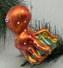 Glass Ornament OCTOPUS WITH GIFT no tag no maker picture