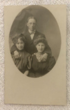 Postcard RPPC, Portrait Man & 2 Women, ARTURA, early 1900s picture