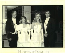1989 Press Photo Attendees at the Bachelors' Club event - nob89174 picture