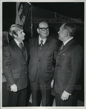 1977 Press Photo Dr Harold D Mahan, Governor James Rhoades, Newman Halvasson picture