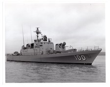 1971 US Navy Gunboat PG-100 USS Douglas at Puget Sound 8x10 Original News Photo picture