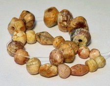 A BEAUTIFUL STRAND OF 23 ANCIENT CARNELIAN PATINIZED AGATE BEADS picture