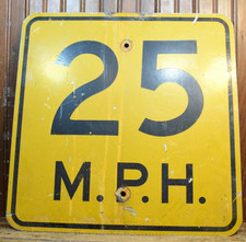 25MPH DECOMISSIONED DOT WISCONSIN HIGHWAY TRAFFIC METAL ROAD SIGN 18