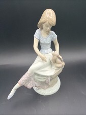 Lladro Vintage 1990 Picture Perfect Porcelain Figurine #7612 picture