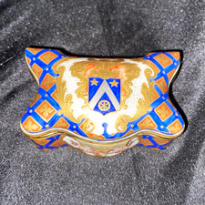 Antique 19thC French Sèvres Style Armorial Porcelain Trinket Box - No Damage picture