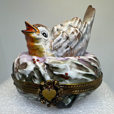 Limoges Trinket Box- Bird set deeply in Nest - Ornate shape & Clasp Signed PV  picture