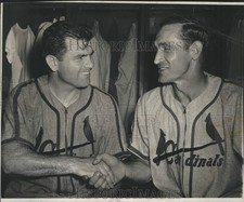 1949 Press Photo St Louis Cardinals Max Lanier and Fred Martin Shake Hands picture
