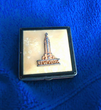 VINTAGE 1950s EMPIRE STATE BUILDING NY SOUVENIR COMPACT CELLULOID HANDWARMER picture