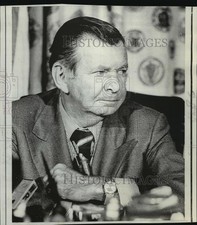 1971 Press Photo Senate Majority Leader Earle Brydges proposes legal gambling picture