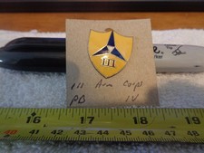 III Armored Corps IV Unit Crest, DI, DUI Pinback (DRAW#S5) picture