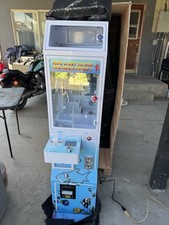 MEGAMINI Find a Key to Win the Mega Prize Claw Machine Blue Ocean Theme picture