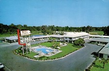 1965 Manger Towne & Country Motor Lodge Savannah GA MCM Aerial View Postcard picture