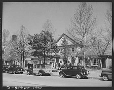 Photo:Williamsburg Virginia 1930s Colonial Williamsburg Street Scene Cars picture