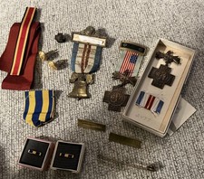 Vintage Spanish American War Veteran Uniform Buttons, Medals, Pins, Ribbons picture