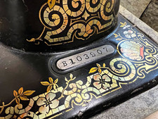 SINGER 27 Sewing Machine picture