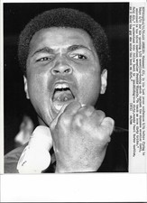 Muhammad Ali Vintage 1976 8x10 UPI press photo Inoki 