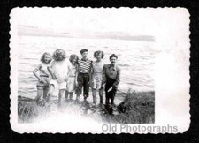 FAMILY/FRIENDS LAKE WADING OLD/VINTAGE PHOTO- N386 picture