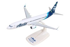 Skymarks SKF006 Alaska Airlines Boeing 737-900 Desk Display Model 1/200 Airplane picture