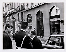 1967 Paris France Lanvin's Headquarters Police Officer Gendarme VTG Press Photo picture