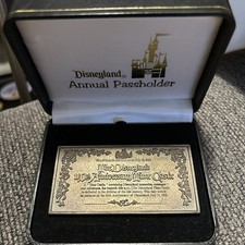 Disneyland 40th Anniversary LE Annual Passholder Time Castle Pin in original box picture
