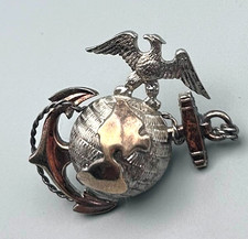 WWII 1/20 10K Gold on Sterling USMC Officer EGA Dress Hat Badge by H&H picture