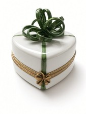 *VRY RARE* Limoges Peint Main St. Patrick Day Heart Green Bow W/ 3 CloverCupcake picture