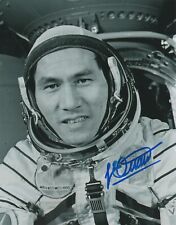 8x10 Original Autographed Photo of Vietnamese Cosmonaut Phạm Tuân picture
