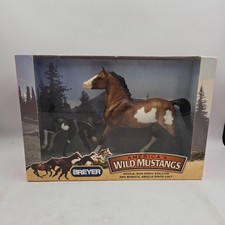 Breyer America's Wild Mustangs Aguila & Muraco Pinto Horse Set picture