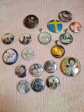 6 Frida Kahlo Art Buttons And 3 Necklace Pendants  And 9 Other Buttons picture