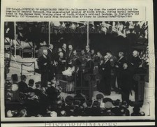 1966 Press Photo Pallbearers by Hendrik VerwoerdÃ¢â‚¬s casket in South Africa picture