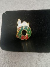 Vintage Peanuts Snoopy Christmas Wreath Enameled Pin picture