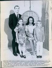 1971 Apollo 15 David Randolph Scott Family Portrait Wirephoto 8x10 picture
