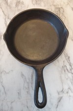 1930s Vintage Unmarked Lodge Single Notch #7 Cast Iron Skillet picture
