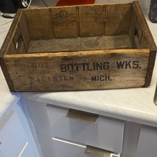 Quality (Q-LTY) Vintage Wooden Soda Crate Bottle Case Bottling Wks Mich 12/37 picture