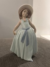 VINTAGE Lladro Figurine Rose - Girl with Hat & Rose #6275, Spain picture
