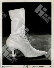 1994 Single white boot with high heel and laces picture