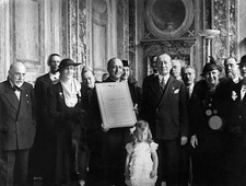 Guglielmo Marconi Receiving A Certificate From Lorenzo Perosi Old 1930s Photo picture