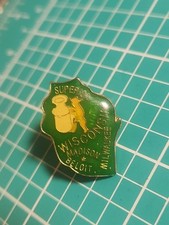 Vtg Wisconsin State Shaped Souvenir Gold Tone Lapel Pin picture