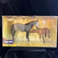 Breyer #3357 Thoroughbred Mare & Foal Gift Set Traditional 2000-2002 Retired picture