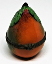 LIMOGES FRANCE BOX ~ DUBARRY ~ VINTAGE PEAR & BEE CLASP ~ FRUITS ~ DECOR MAIN picture