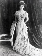 Adelina Patti famed Italian coloratura soprano Full length portrai- Old Photo picture