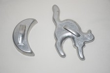 Vtg Lot 2 Halloween Aluminum Cookie Cutters Cat & Moon picture