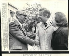 1976 Press Photo Ohio Gov. James Rhodes, welcomed Idaho Sen. Frank Church, picture