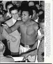 Muhammad Ali SHOUT OUT BUGNER 1973  Las Vegas Vintage Authentic UPI Press Photo picture