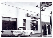 1958 Pontiac Convertible Pontiac Dealer Mobil Gas Station 5 x 7 Photo picture