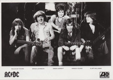 1986 Press Photo Rock band AC/DC Poses for a Record Album Cover picture