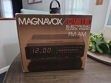Vintage Magnavox 098 Electronic AM/FM Clock Radio 90AS098/44 NOB picture