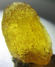 13.75 Crt Lemon Yellow Garnet Facet Rough.  High Yield   17.4 x 12 x 8.0mm picture