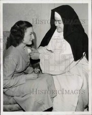 1950 Press Photo Beatrice & Sr. Mary of St. William at Home of the Good Shepherd picture